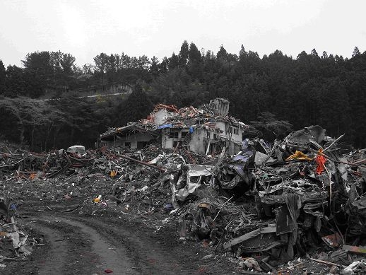 正面建物が残った酒蔵の建物の一部
